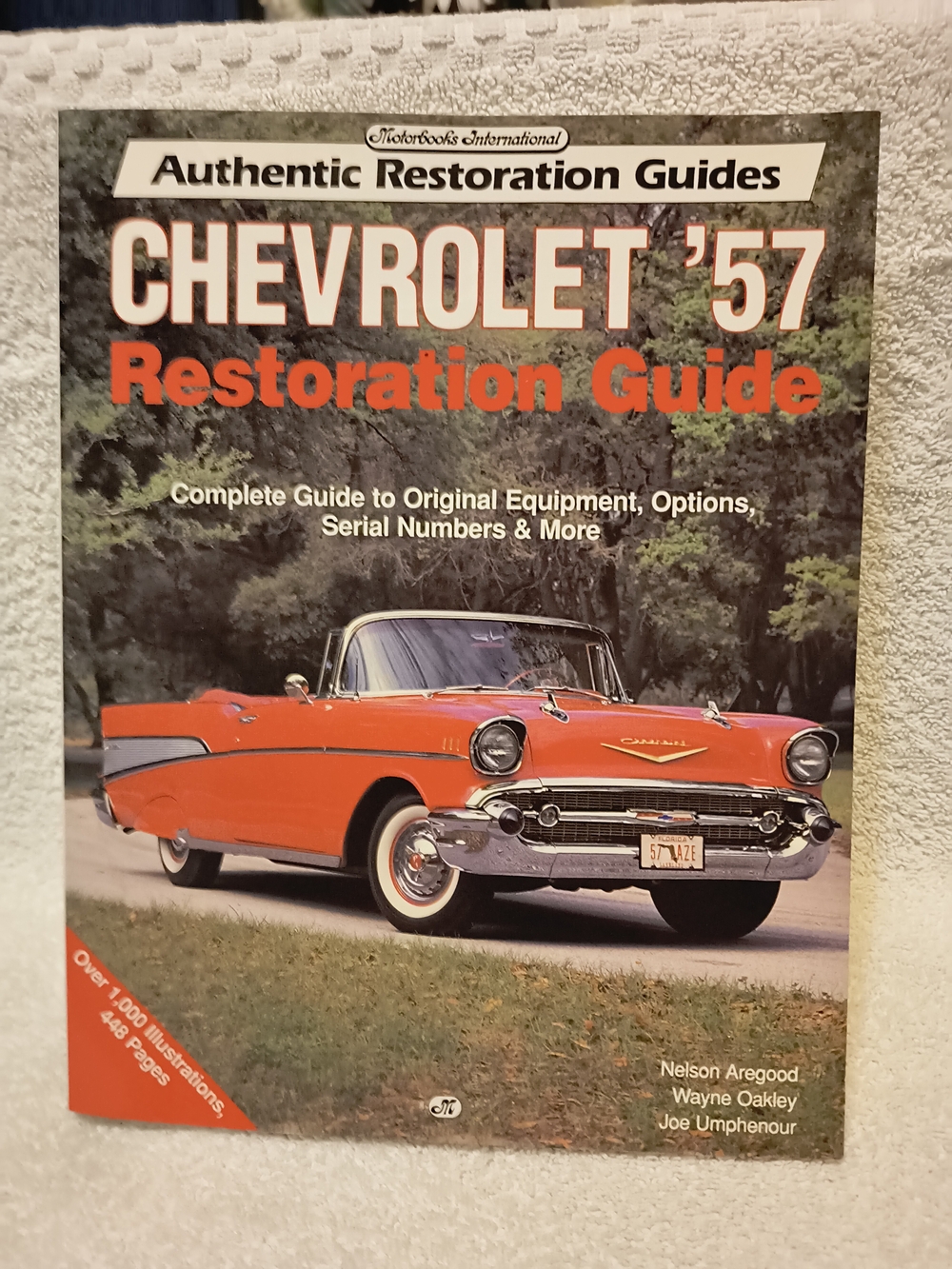 Motorbooks International Chevrolet '57 Restoration Guide - Orange